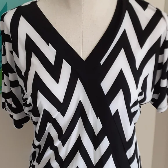 Top - Picture 2 of 4